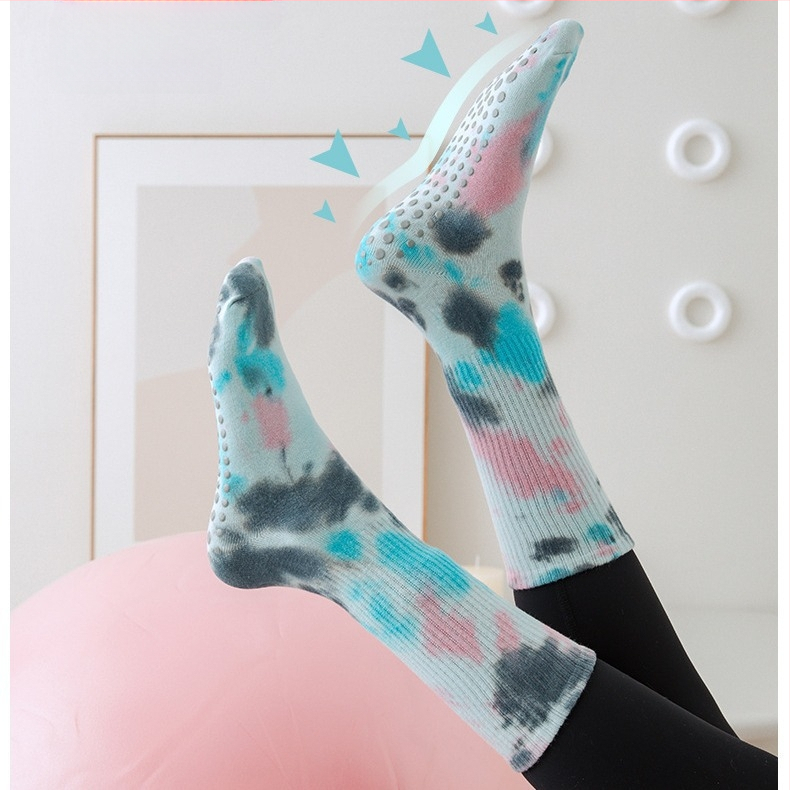 Silikoonist libisemiskindlad jooga sokid naistele, batikavärviga keskmise pikkusega sokid, kammitud puuvillast fitness-naiste sokid, pilatese spordi kõrged sokid