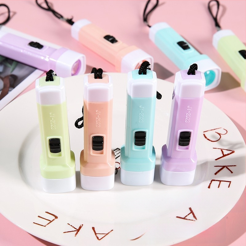 Naujas ryškus želė spalvos mažas LED žibintuvėlis, urmu, praktiški smulkūs buitiniai prietaisai, mažos dovanos