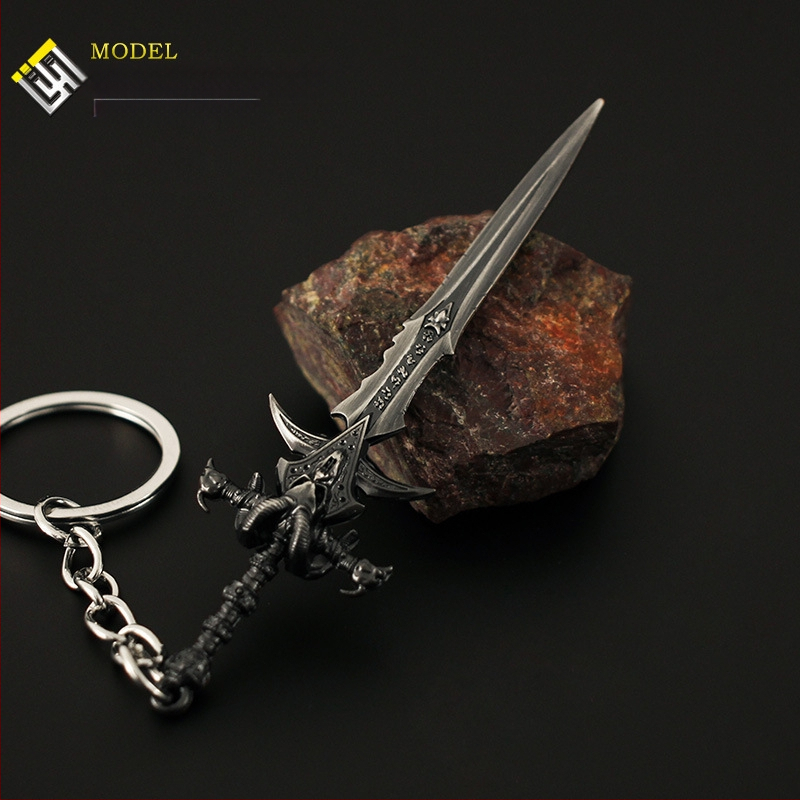 Lich King periferinis mini ginklo pakabukas, šerkšno liūdesio, avies galvos, kardo, lydinio rankinis žaislinis raktų pakabukas, 9 cm