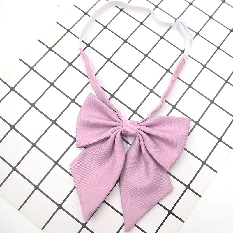 Na zalihi, japanski Jk školski stil, jednobojna mašna, crni šiljasti pernati cvijet za ovratnik, dijagonalni smeđi cvijet za djecu