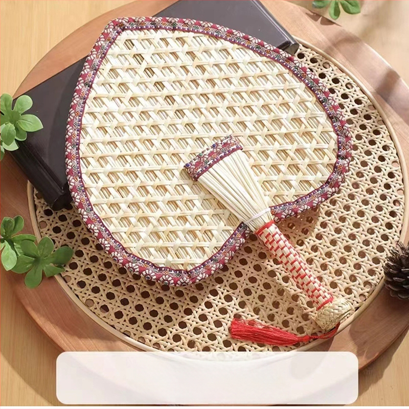 raktáron nagykereskedelmi nyári otthon kézzel készített búzaszalma ventilátor szúnyogriasztó hűvös mintás szegélyezés búzaszalma ventilátor kézi ventilátor