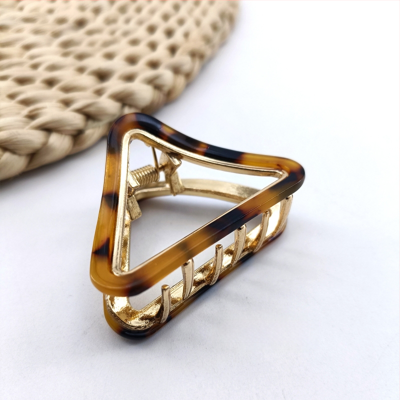 Hualino tarpvalstybinis trikampio formos lydinio laikiklis, disko formos plaukų segtukas, vidutinio dydžio tuščiaviduris dryžuotas plaukų segtukas, temperamentingas acto rūgšties laikiklis