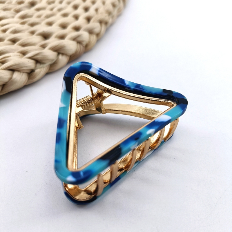 Hualino tarpvalstybinis trikampio formos lydinio laikiklis, disko formos plaukų segtukas, vidutinio dydžio tuščiaviduris dryžuotas plaukų segtukas, temperamentingas acto rūgšties laikiklis