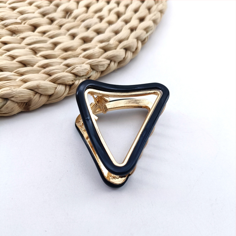 Hualino tarpvalstybinis trikampio formos lydinio laikiklis, disko formos plaukų segtukas, vidutinio dydžio tuščiaviduris dryžuotas plaukų segtukas, temperamentingas acto rūgšties laikiklis