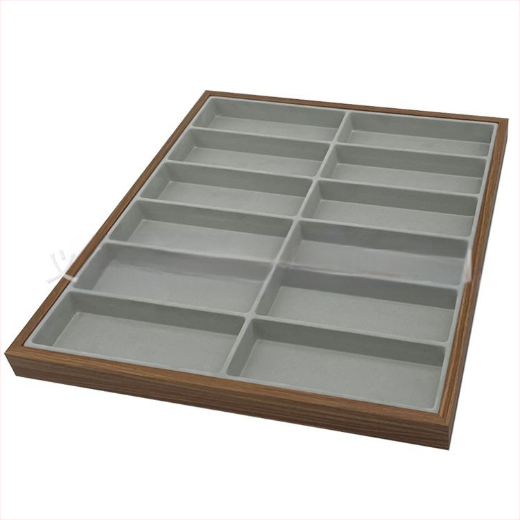 Didmeninė riešutmedžio 12 akinių nuo saulės vitrinų parduotuvėlėse ir prekystaliuose