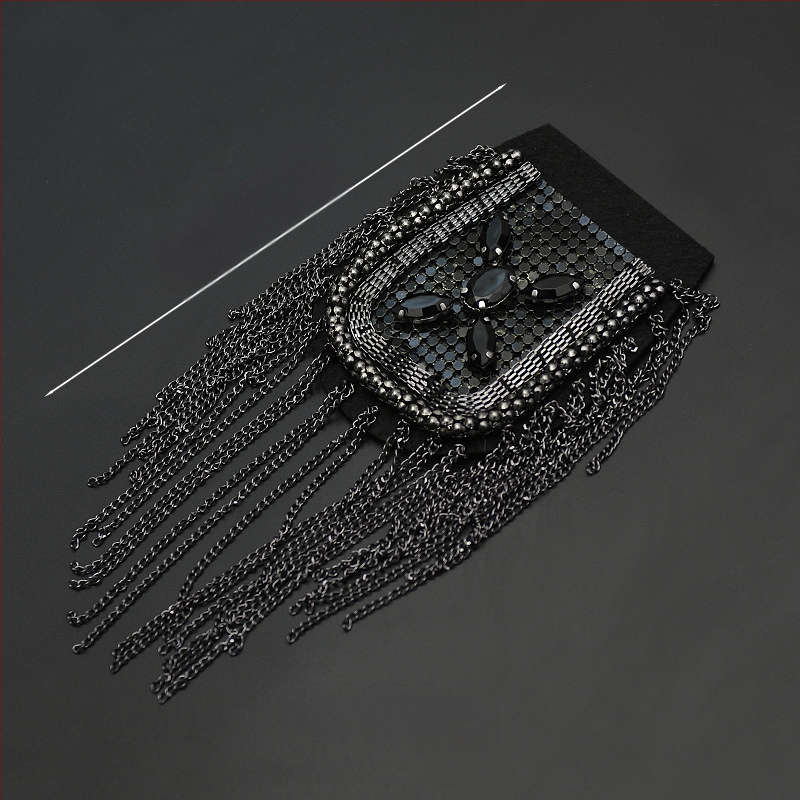 Užsienio prekyba, eksportas, sunkioji pramonė, vinis, karoliukai, kutai, antpečiai, ženkliukas, paltas, audinys, lipdukai, didelis prekės ženklas, mada, pasirodymas, asmenybė, drabužiai, dekoras, aksesuarai