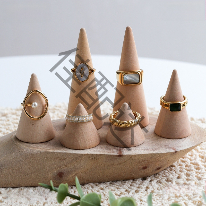 Täispuidust koonilise kujuga rõngaste vitriinalus ehetele ehete poodi, rõngaste hoiustamine, fotograafia poseerimise rekvisiidid, kaunistused