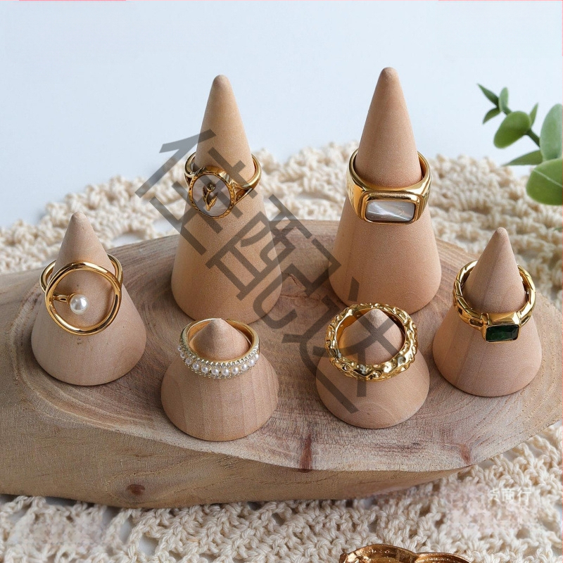 Täispuidust koonilise kujuga rõngaste vitriinalus ehetele ehete poodi, rõngaste hoiustamine, fotograafia poseerimise rekvisiidid, kaunistused