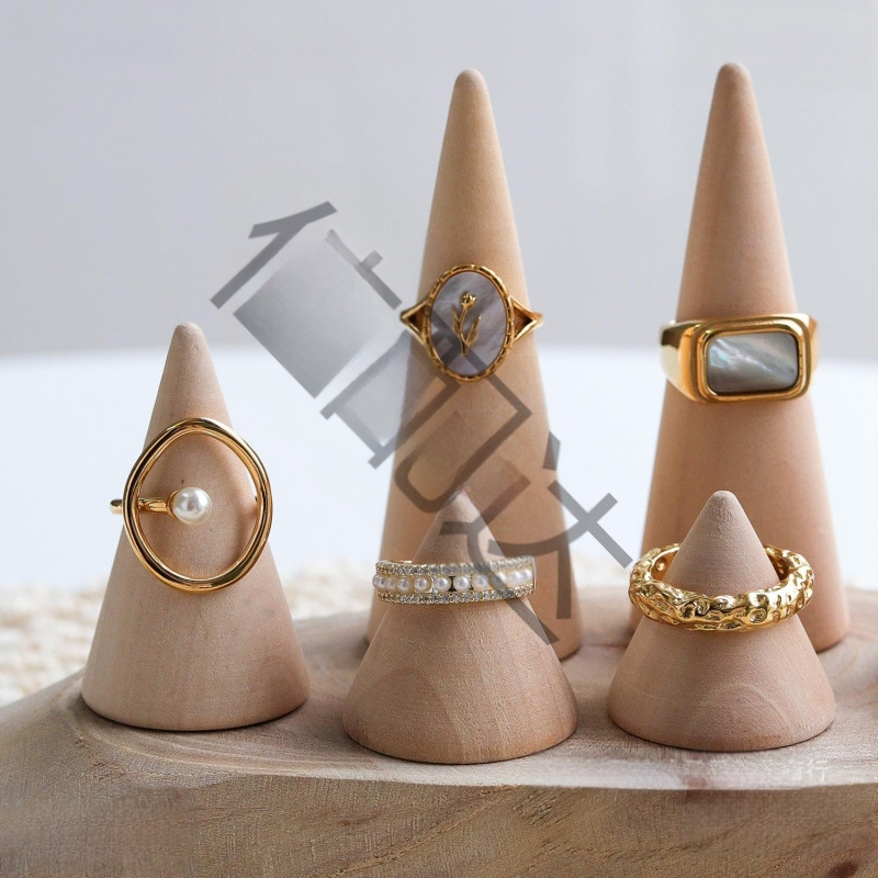 Täispuidust koonilise kujuga rõngaste vitriinalus ehetele ehete poodi, rõngaste hoiustamine, fotograafia poseerimise rekvisiidid, kaunistused