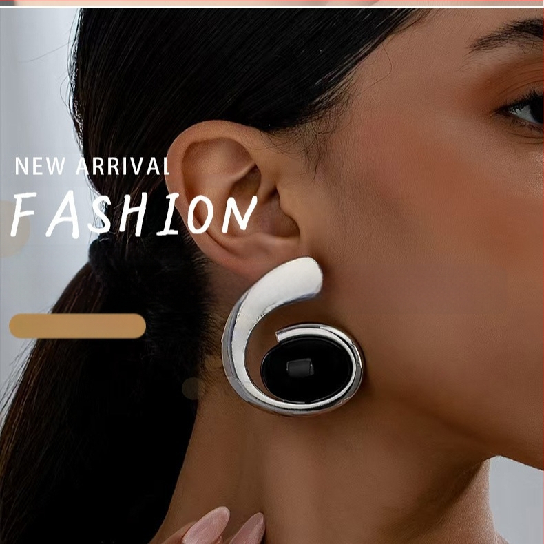 2024 új európai és amerikai személyiségdivatos, mindenben egyező, eltúlzott trendű női fülbevalók, ékszerek, egyedi személyiségdizájnnal rendelkező fülbevalók