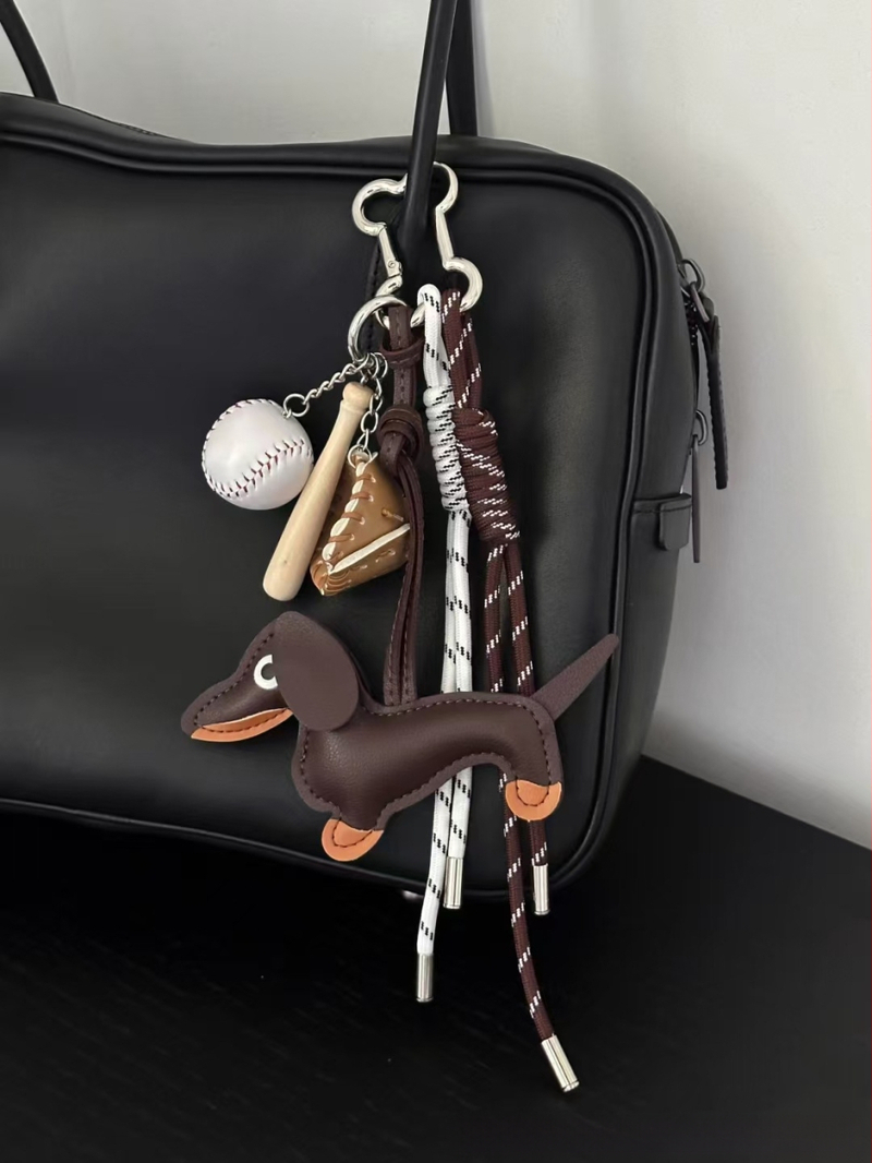 Rožinis/beisbolo takso formos rankinės pakabukas „Miu“ stiliaus nišinis retro stiliaus „Melard“ ekstremalaus minimalistinio rankinės pakabukas