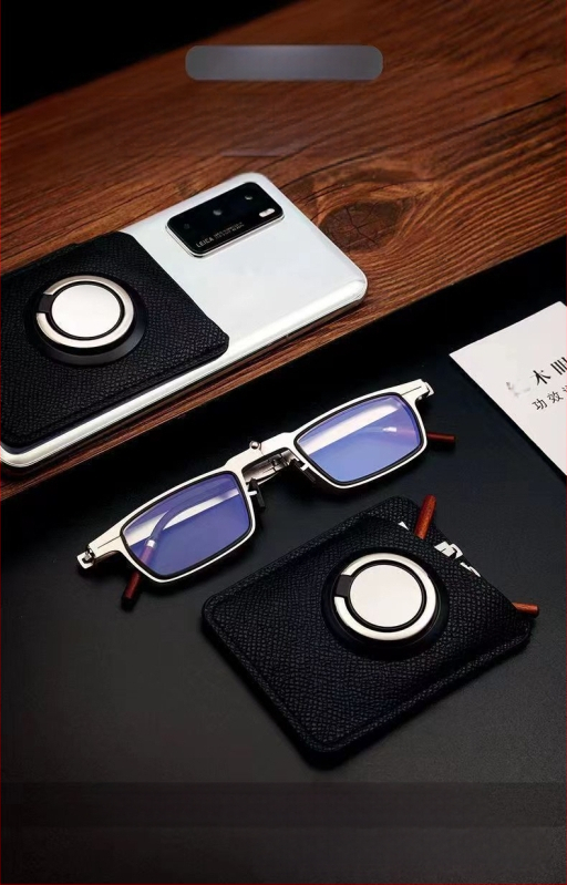 Nešiojamas mobiliojo telefono laikiklis Skaitymo akiniai Metaliniai sulankstomi skaitymo akiniai Itin lengvi, be varžtų, apsaugantys nuo mėlynos šviesos Skaitymas Skaitymo laikraštis