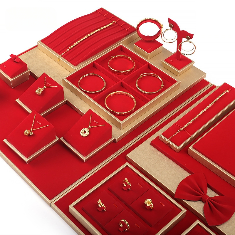 Set rekvizita za izlaganje nakita, crveni flanel, zlatni pladanj za nakit, držač za prstenje, ogrlicu, pult, stalak za nakit