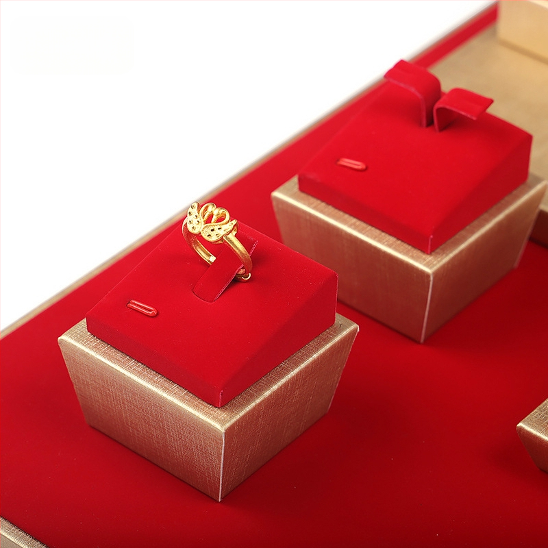 Set rekvizita za izlaganje nakita, crveni flanel, zlatni pladanj za nakit, držač za prstenje, ogrlicu, pult, stalak za nakit