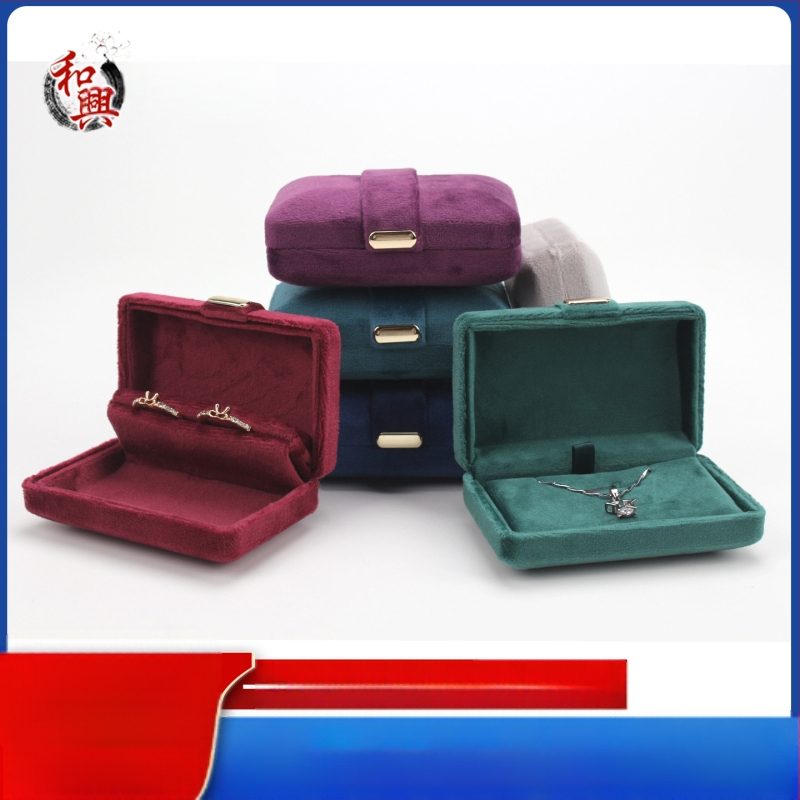 Aksominio audinio papuošalų dėžutė su dvigubu žiedu ir pakabuku, pakavimo dėžutė su metaline sagtimi, paprasta, išskirtinė ir patogi dovanų dėžutė laikymui