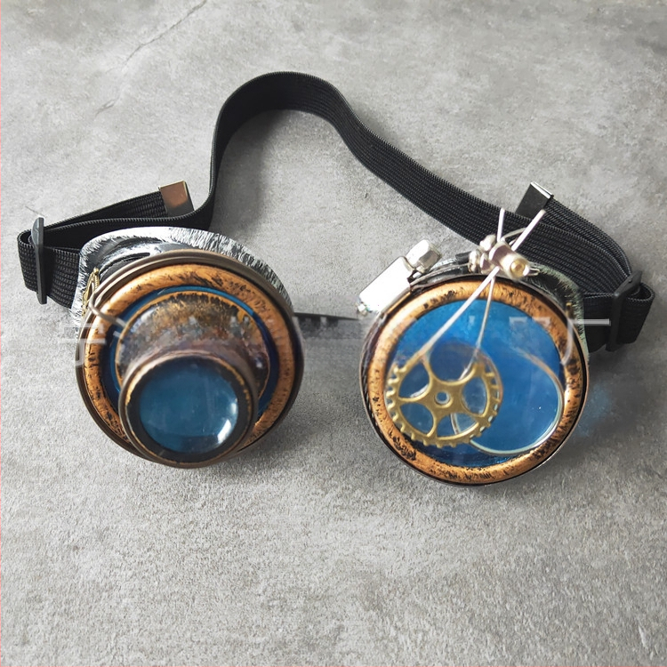 Tehase otsemüügis olevad steampunk-retroprillid, suurendusklaasid, rekvisiidid, kaitseprillid
