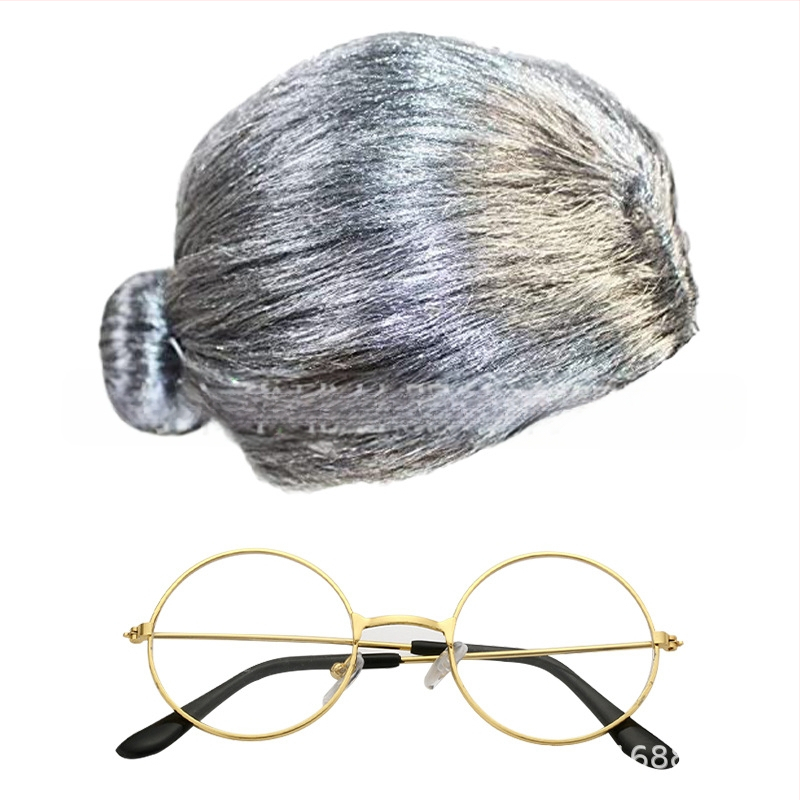 Devintajame dešimtmetyje – močiutės perukas, kvadratinis šalikas, akių formos vėrinys, kostiumo eskizas, sceninis pasirodymas.