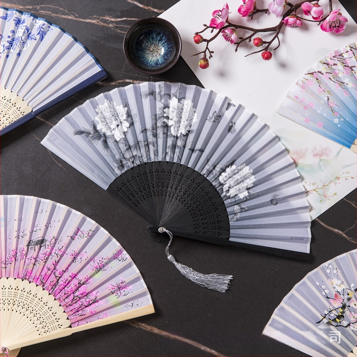 Sklopivi ventilator Hanfu ženske kostime drevnog stila ljetni retro bambusov ventilator kineski stil nacionalni modni sklopivi prijenosni ventilator