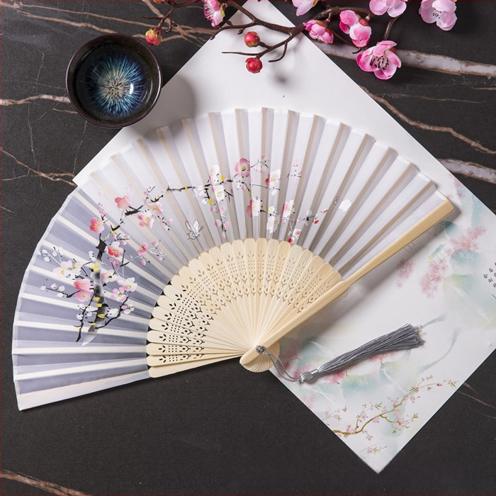 Sklopivi ventilator Hanfu ženske kostime drevnog stila ljetni retro bambusov ventilator kineski stil nacionalni modni sklopivi prijenosni ventilator