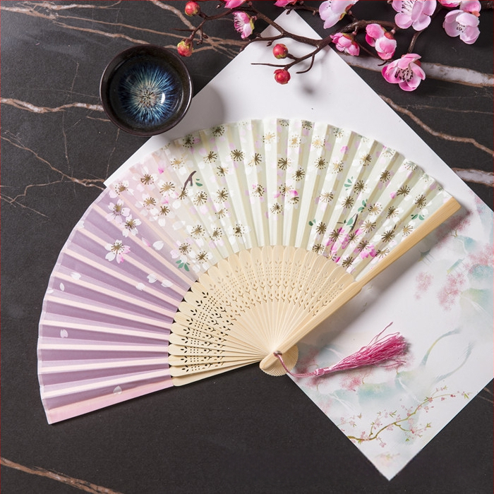 Sklopivi ventilator Hanfu ženske kostime drevnog stila ljetni retro bambusov ventilator kineski stil nacionalni modni sklopivi prijenosni ventilator