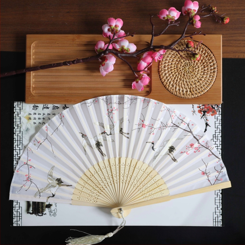 Sklopivi ventilator Hanfu ženske kostime drevnog stila ljetni retro bambusov ventilator kineski stil nacionalni modni sklopivi prijenosni ventilator