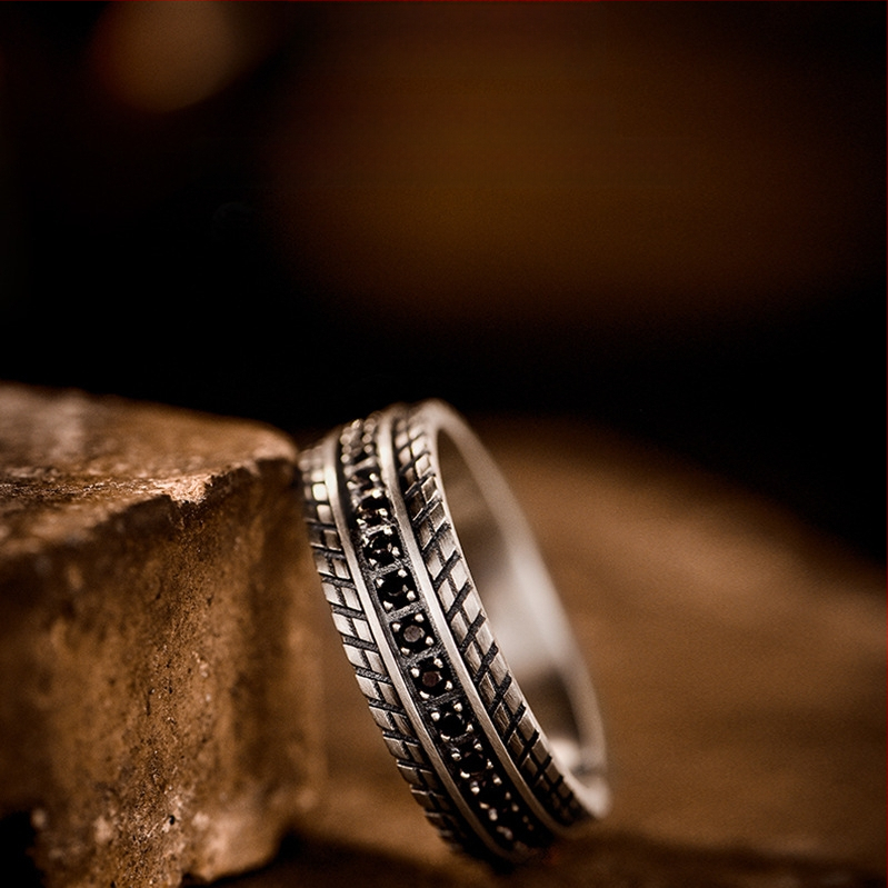 Huayoule új kerékgyűrű férfi divatos személyiségű retró berakásos kő gumiabroncs-nyílás-állító fiú gyűrű