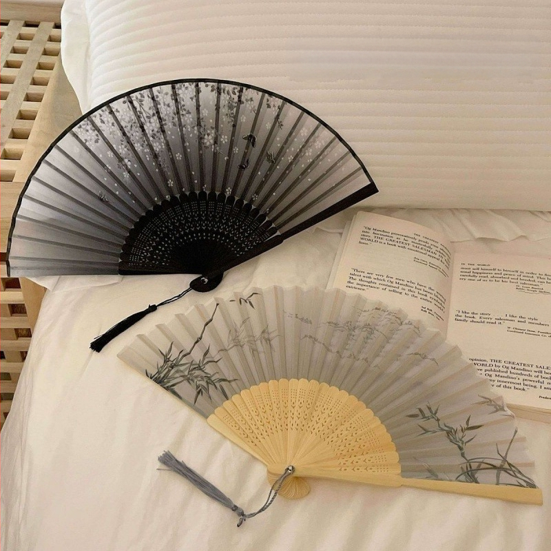 Új összecsukható kis legyező kínai stílusú, ősi stílusú összecsukható legyező új kínai stílusú női tavaszi és nyári hanfu cheongsam tánclegelő internetes népszerű fu