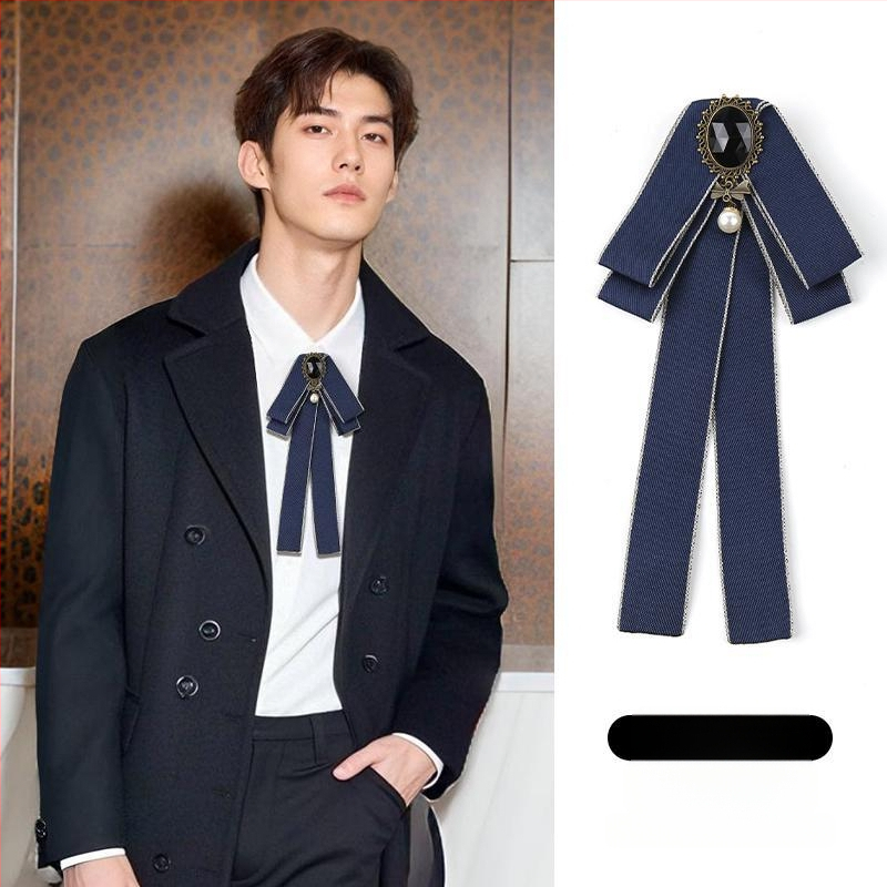 Meeste kikilips peigmehe isamehe pulmahotelli pulmaperemehe ärikoka musta ülikonna lipsuga aksessuaarid