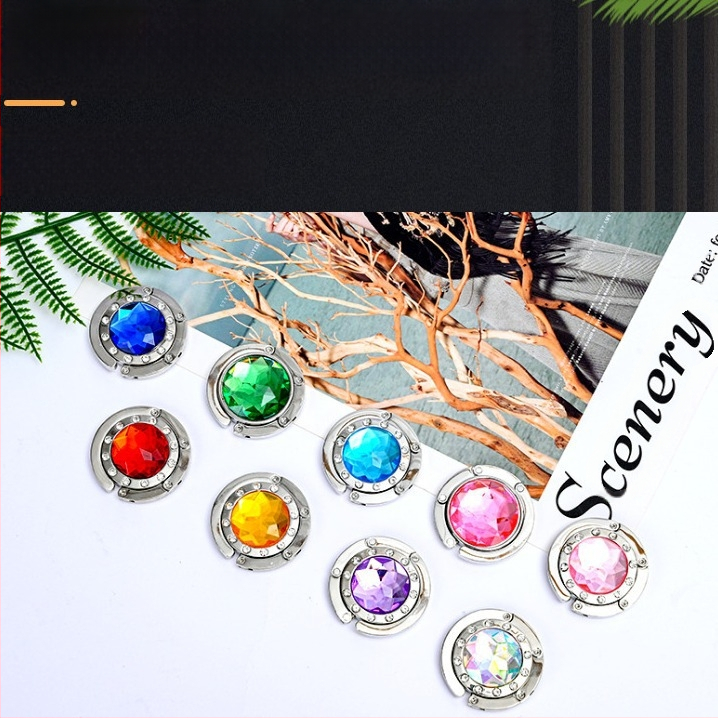 Hordozható és praktikus összecsukható kristály táskaakasztó asztali táskaakasztó készlet 12 fúrós fém táskaakasztóval