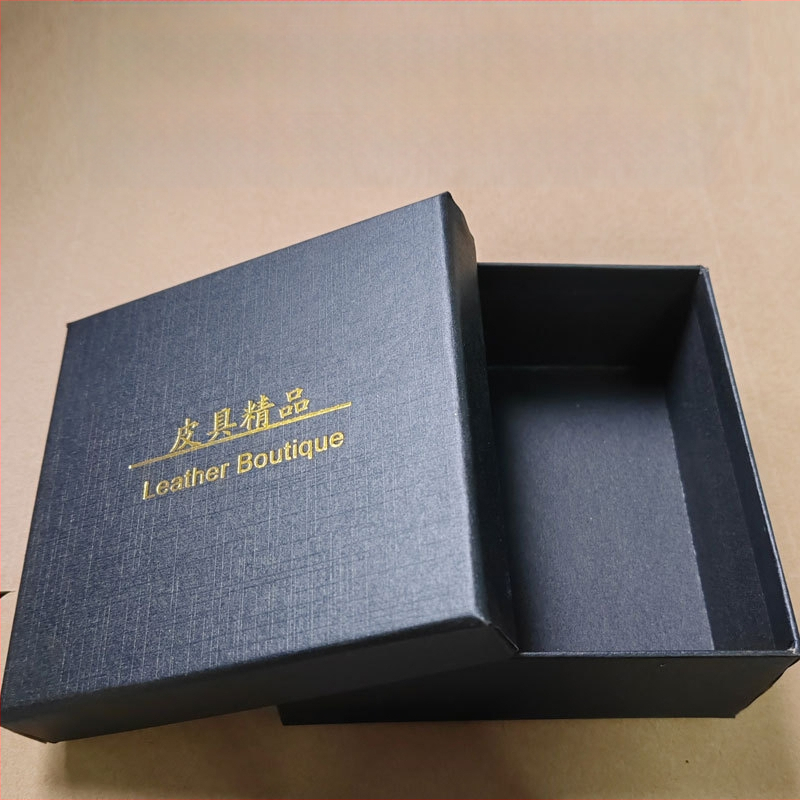 Universali diržo dėžutė Juoda dangaus ir žemės dangčio kartoninė dėžutė, pakuojanti dovanų dėžutę, kvadratinė. Įdegio formos butikinė diržo dėžutė, didmeninė prekyba.