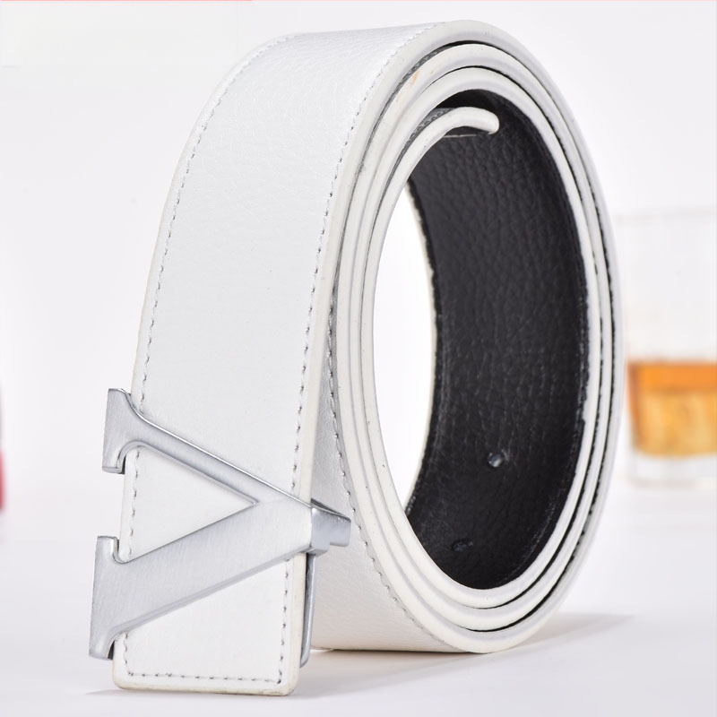 Gyártói divatos férfi öv V-alakú öv koreai stílusú licsi mintás divatos betűs öv férfi és női marhaöv