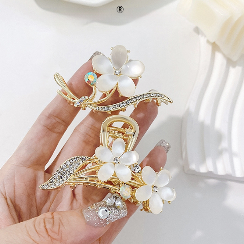 Tavaszi és nyári legkelendőbb opálvirágos hajtű női, gyönyörű, közepes méretű, hajcsatos, hátsó fejpántos fejdísz, ötvözött hajdíszek