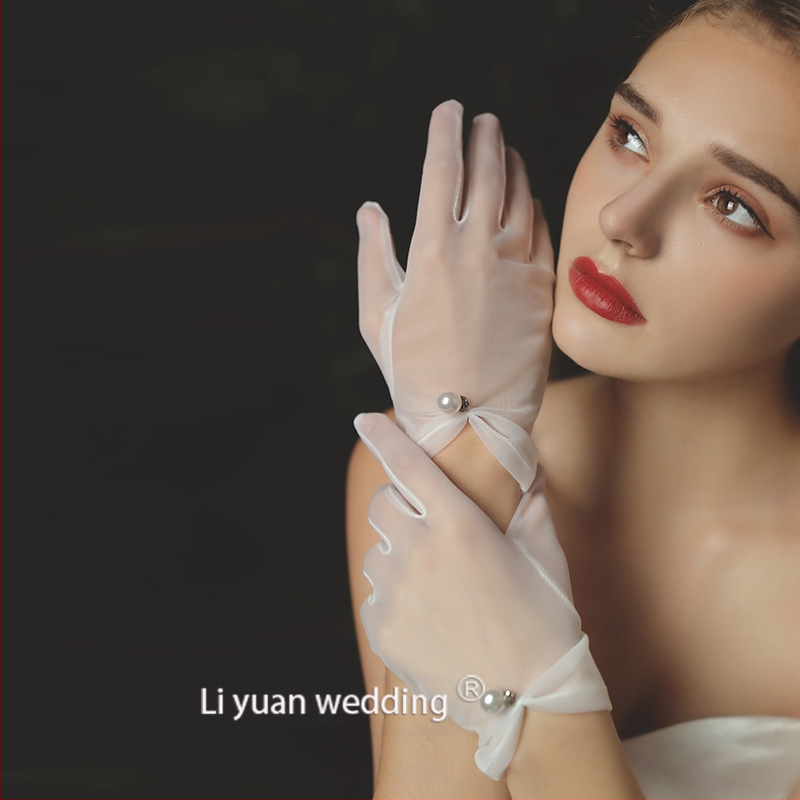 Nuotakos vestuvinės suknelės pirštinės, trumpos, siūtos dideliais perlais, baltas ir smėlio spalvos tiulis, japoniški ir korėjietiški fėjų stiliaus perlų papuošimai