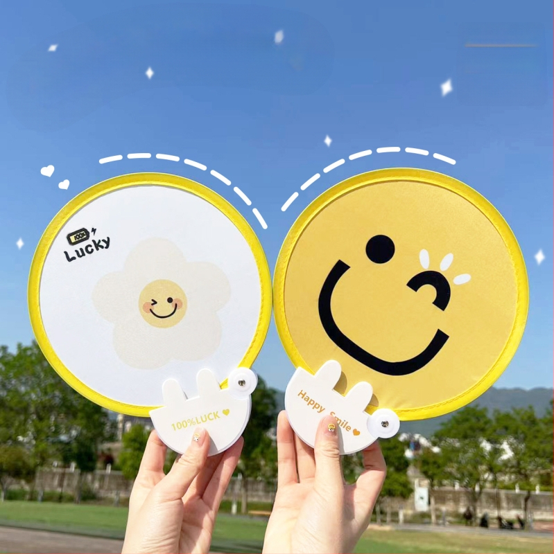 Aranyos Smiley Ins Nemzeti Stílusú Lapos Összecsukható Csoportos Legelőző Fényvisszaverő Tábla Szövet Legelőző Nyári Hordozható Legelőző Nyomtatott Logóval