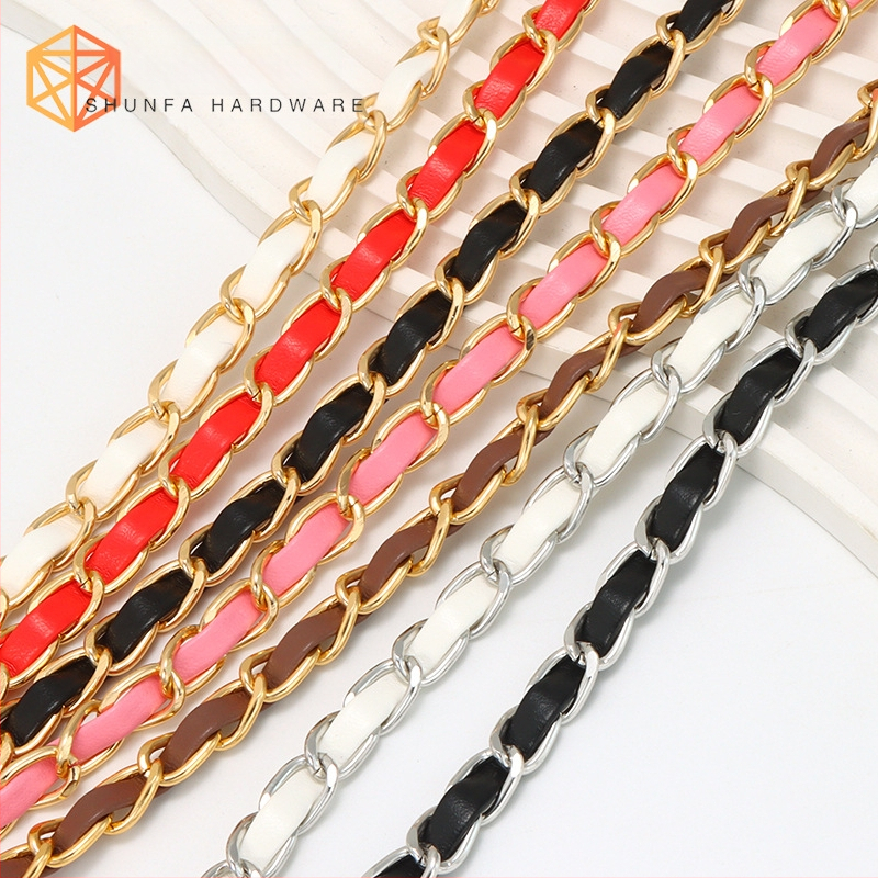 Nauja aliuminio grandinėlės odinė rankinė su metaline virvele, „Chanel“ stiliaus rankinė per petį, PU odos grandinėlė per petį.