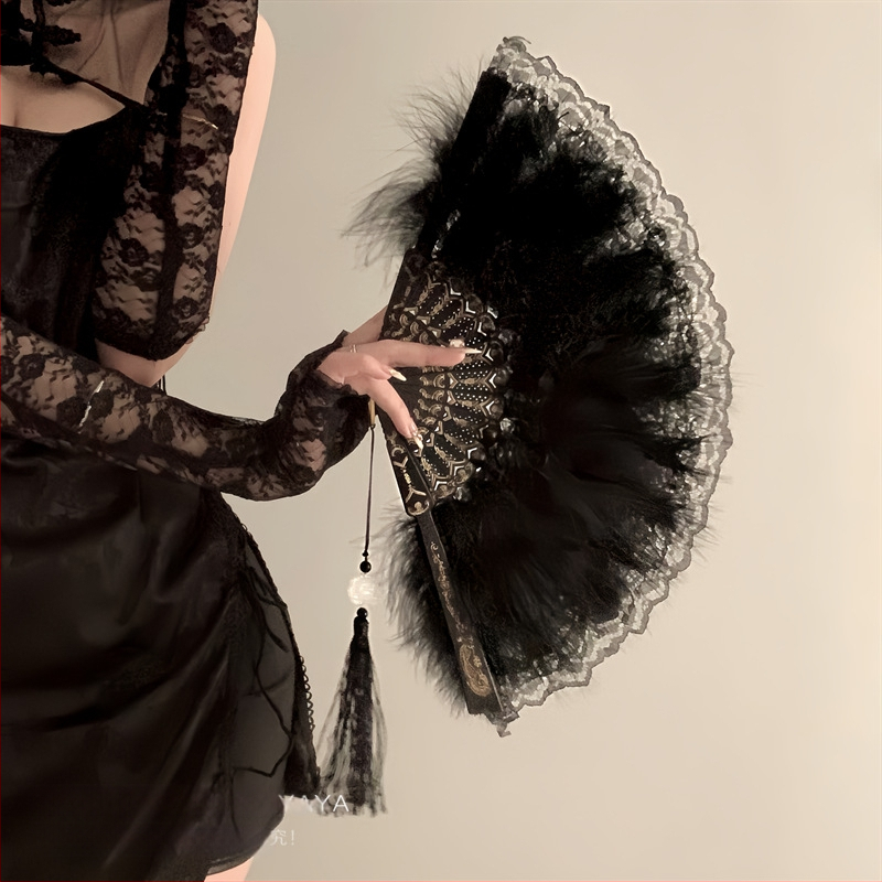 Ősi stílusú toll legyező, cheongsam női bemutató összecsukható legyező, hanfu újévi fekete csipke legyező, táncleggező, retró kínai stílusú