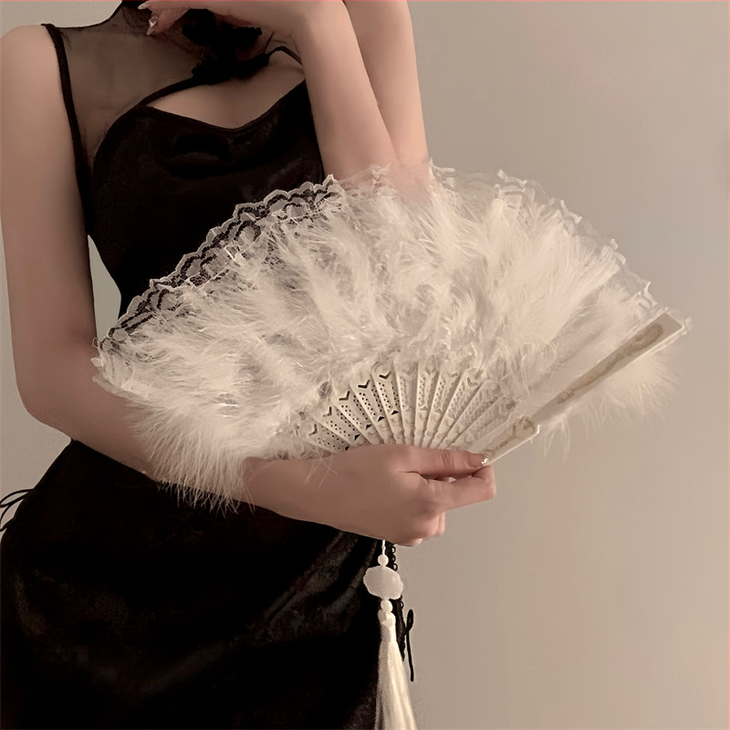 Ősi stílusú toll legyező, cheongsam női bemutató összecsukható legyező, hanfu újévi fekete csipke legyező, táncleggező, retró kínai stílusú