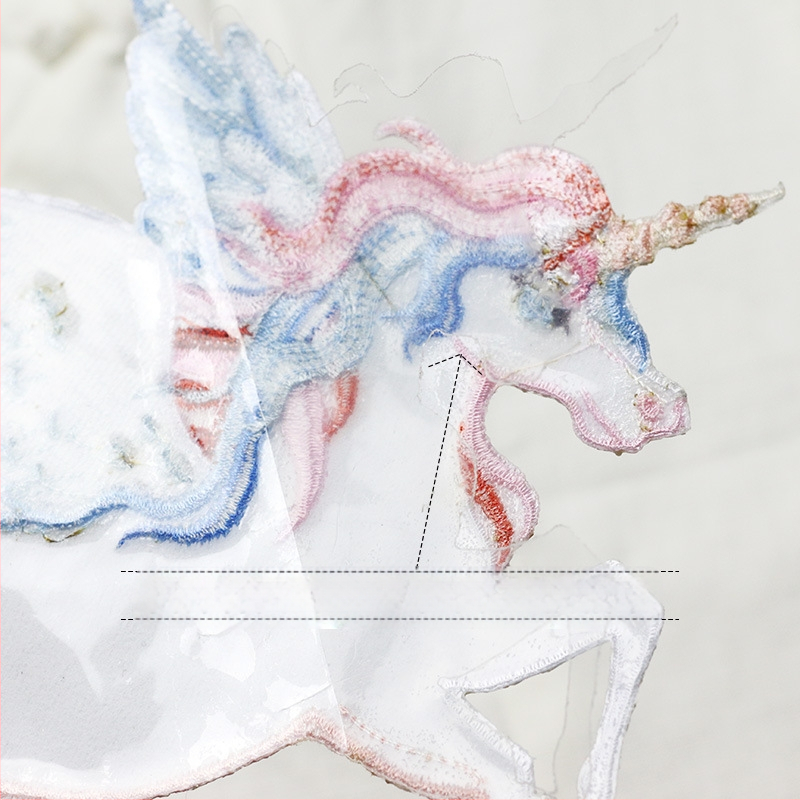 Sparnus išskleidžiantis vienaragio didelės mergaitės širdelės siuvinėtas audinio lipdukas „pasidaryk pats“ rankos lipdukas, paskyros lipdukas, marškinėlių lipdukas, megztinio dekoravimo lipdukas, drabužių lopų lipdukas