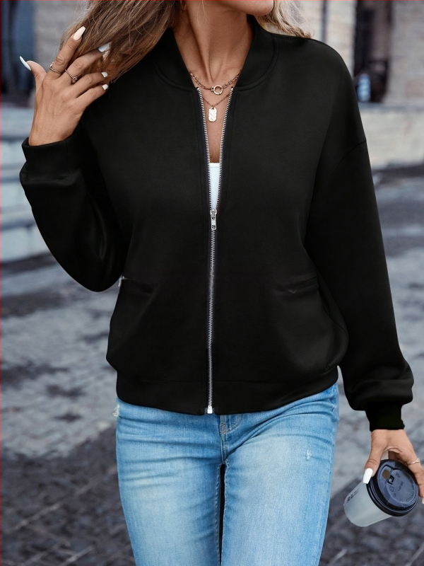 Raktáron lévő, határokon átnyúló, európai és amerikai méretű, egyszínű, cipzáras zsebes, állógalléros, egyszerű, lezser dzseki, fekete