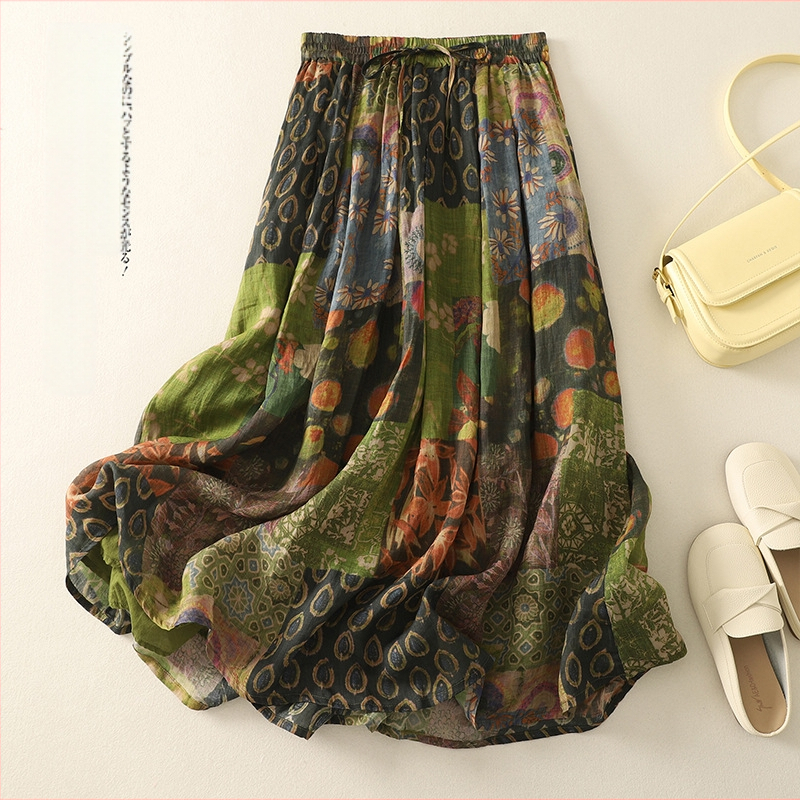 Valódi felvétel egy nyári új retró, lezser, sokoldalú, rami mintás, kétrétegű szoknyáról