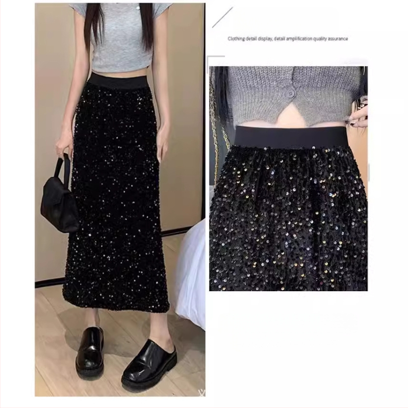 Hosszú, testhezálló szoknya finom flitterekkel és hasított, A-vonalú, egyenes szoknya exkluzív dizájnnal