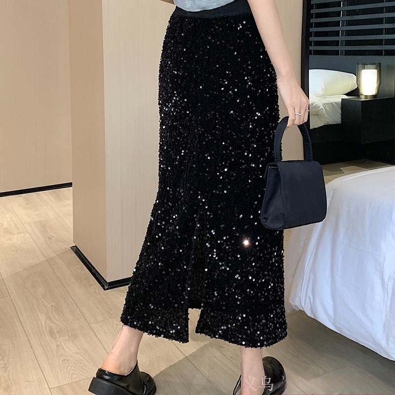 Hosszú, testhezálló szoknya finom flitterekkel és hasított, A-vonalú, egyenes szoknya exkluzív dizájnnal