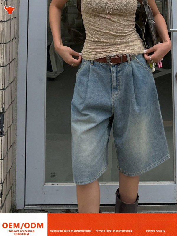 Tarpvalstybinė užsienio prekyba „Amazon“ Europoje ir Amerikoje. Retro penkių taškų vidutinio dydžio kelnės, klostytos moteriškos plačios, tiesios džinsinės kelnės be diržo.