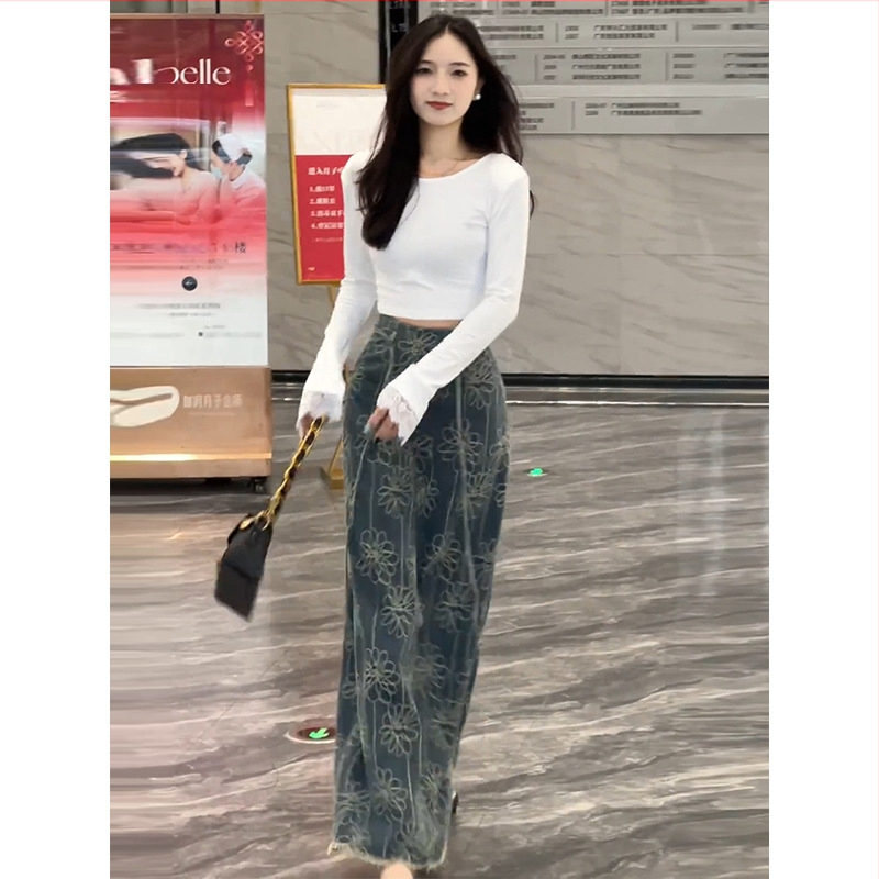 Dögös lányos elegáns, hátul kivágott, csipkés, hosszú ujjú póló, hímzett, farmerszoknya 2025 tavaszi és nyári új, kétrészes szett