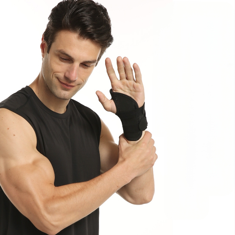 Csuklórögzítő férfiaknak és nőknek acéllemezes támasztékkal, légáteresztő csuklópánttal az ízületek rögzítéséhez és a tenyér védelméhez