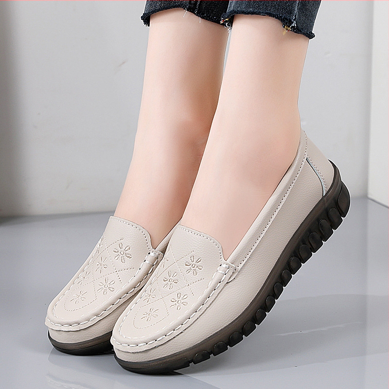 Tavaszi új stílusú marhabőr anyacipők középkorúaknak és időseknek, bebújós mokaszinok, íntalp, puha talp, kényelmes nagy méretű babcipő