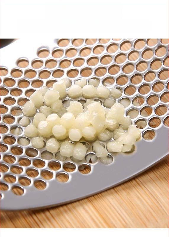 Rankinis žiedinis česnakų presas – tai storo 304 nerūdijančio plieno virtuvės česnakų presavimo ir malimo rinkinys.