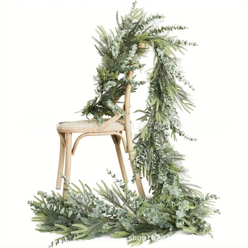 Pielāgots mākslīgais Ziemassvētku rotangpalmas Ziemassvētku vainags no priežu skuju eikalipta, ciedra, kamīna vītnes, mājas dekorēšana