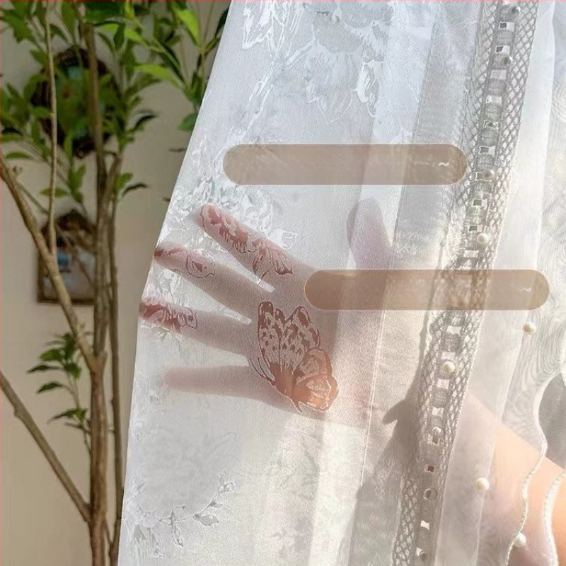 Svajingos prancūziško stiliaus meniškos užuolaidos su gėlėtomis permatomomis užuolaidomis svetainei ir miegamajam, langai nuo grindų iki lubų, rožinis drugelis, rokoko stiliaus permatomos langinės