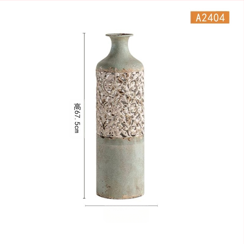 Prancūziško stiliaus kaltinės geležies spauda, vintažinė grindų vaza, svetainės, viešbučio prieškambario dekoravimo papuošalai, namų apyvokos reikmenų iliustracija, apvalus butelis